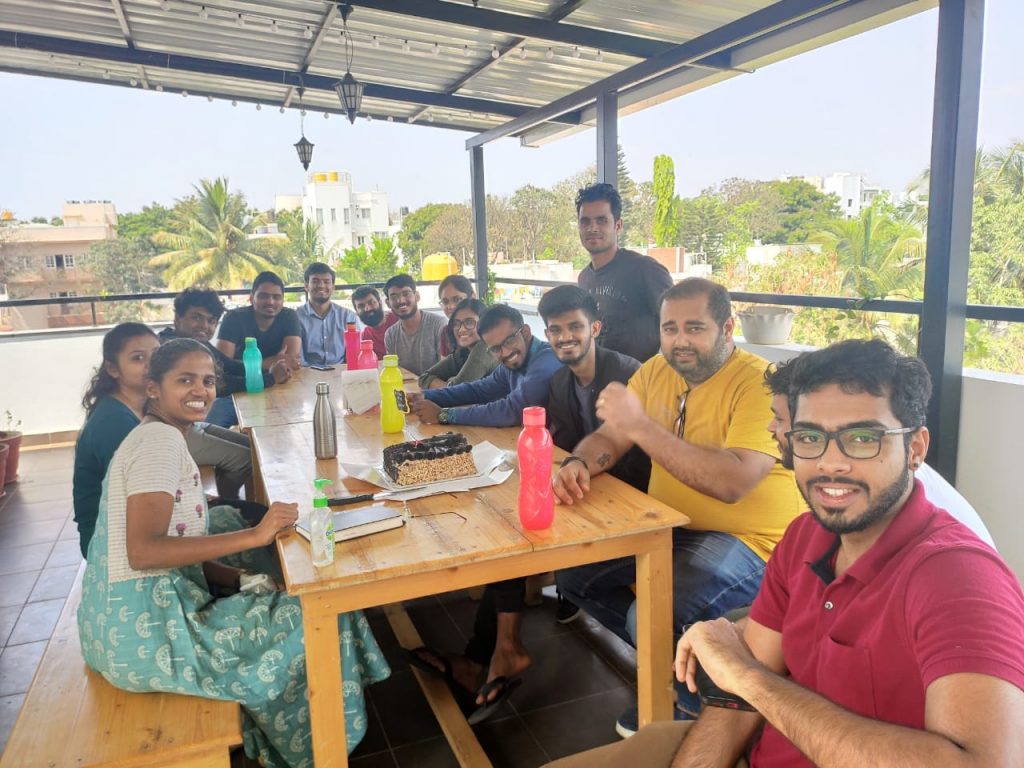 almabase dining table